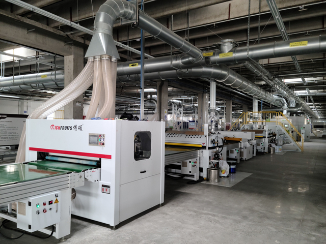 Línea de recubrimiento con rodillo UV